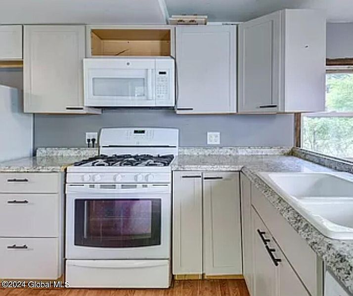 3rd image of 3779 Lewis Road