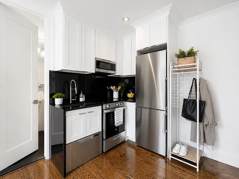 356 E 13th St #2 — Photo 3
