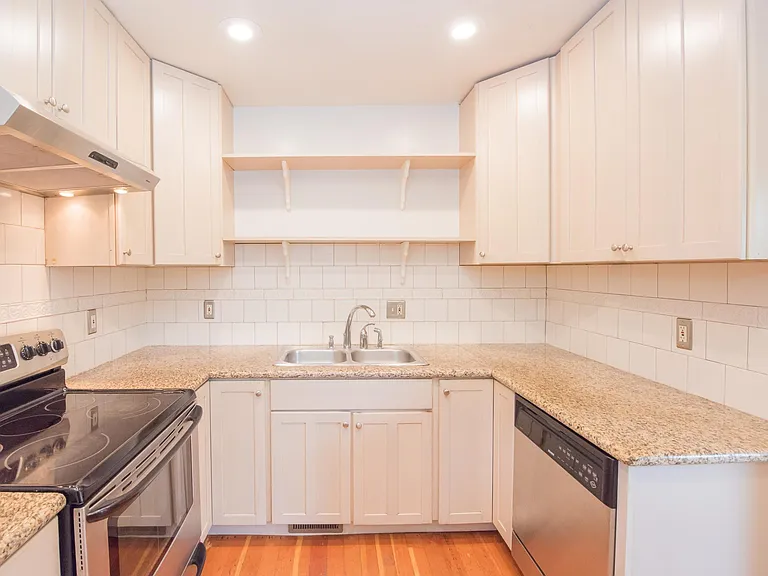 6302 SE 49th Ave — Photo 18