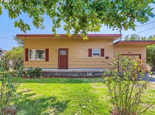 704 S Columbia St, Newberg, OR 97132