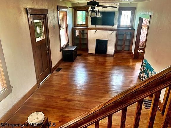 3rd image of 455 Park St