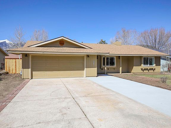 New front and rear fence. Peak views from backyard and from street.