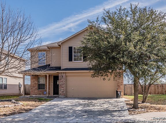 2nd image of 7906 Oakwood Pnes