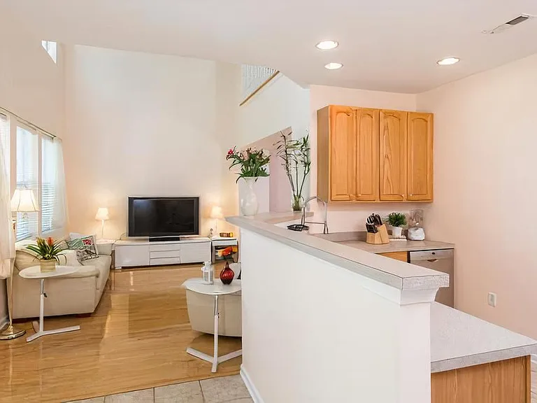 28 Sutton Ct — Photo 14
