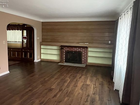 4th image of 1528 Birchard Ave