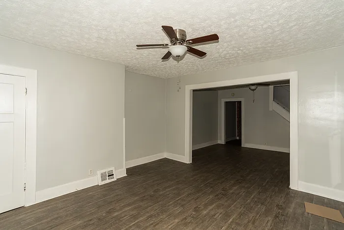 3 bed, 1.0 bath, 1320 sqft, $1,095 — Photo 4