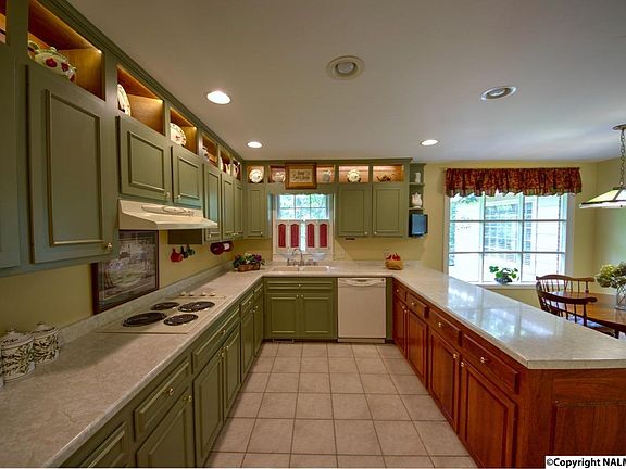 5th image of 5718 Tannahill Cir SE