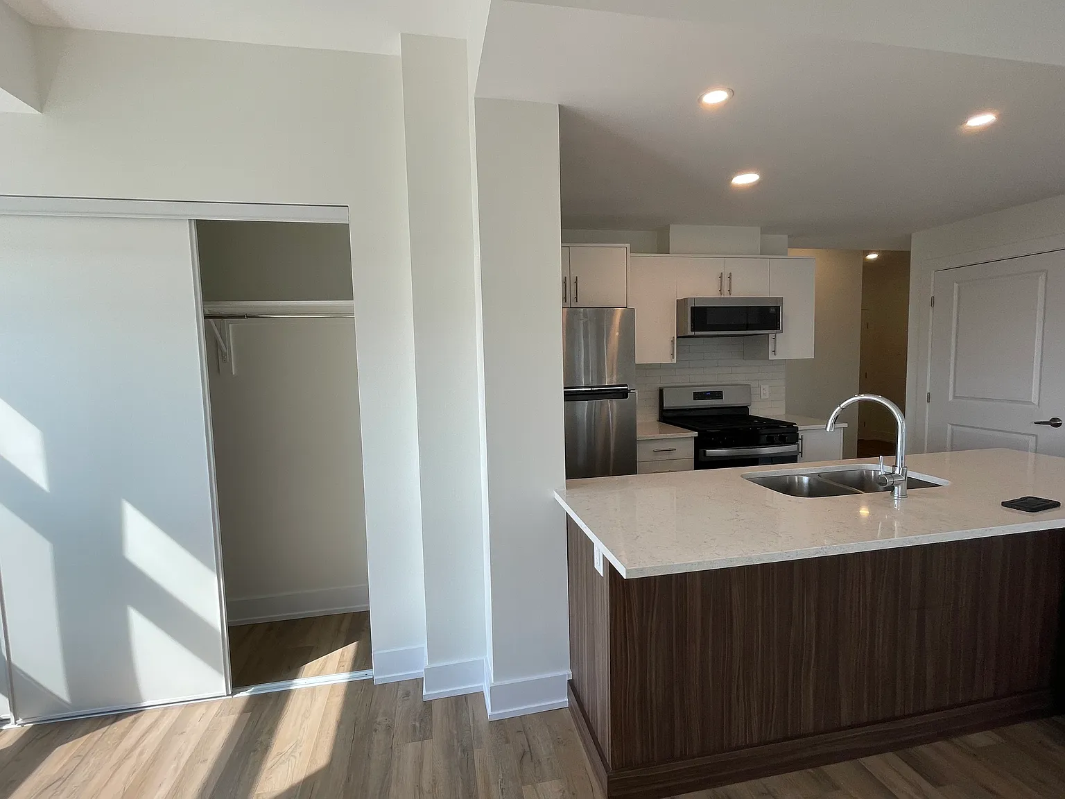 2 bed, 1199 sqft, $2,600 — Photo 2
