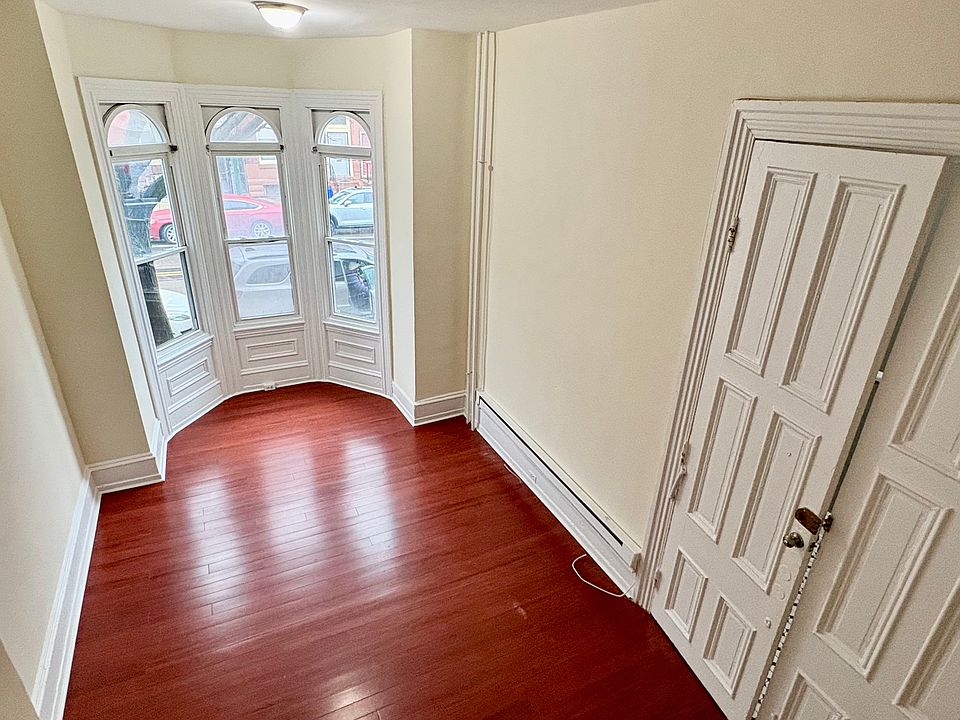 1st image of 3015 W Girard Ave Floor 1
