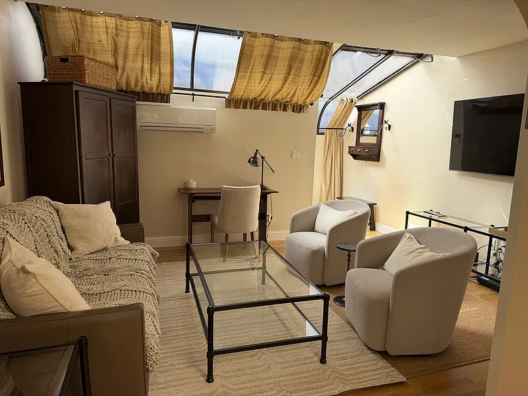 1074 Laurel St #1074 — Photo 3