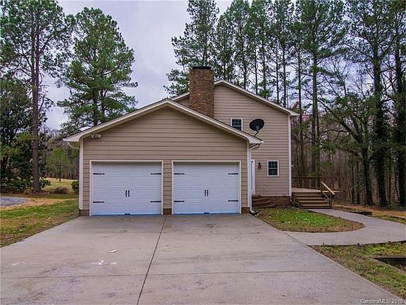 3rd image of 1055 Carpenter Dr