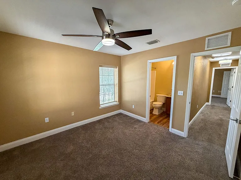 2915 SW 35th Pl #101 — Photo 15
