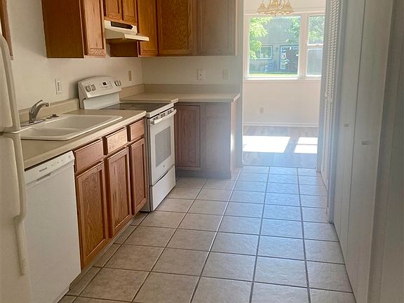 4th image of 797 Tulip Ln