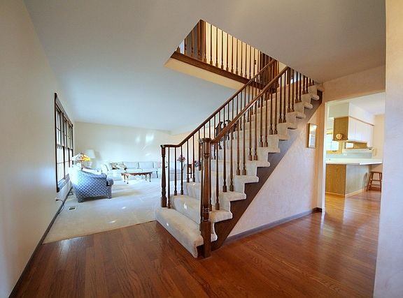 2nd image of 620 Dawes St
