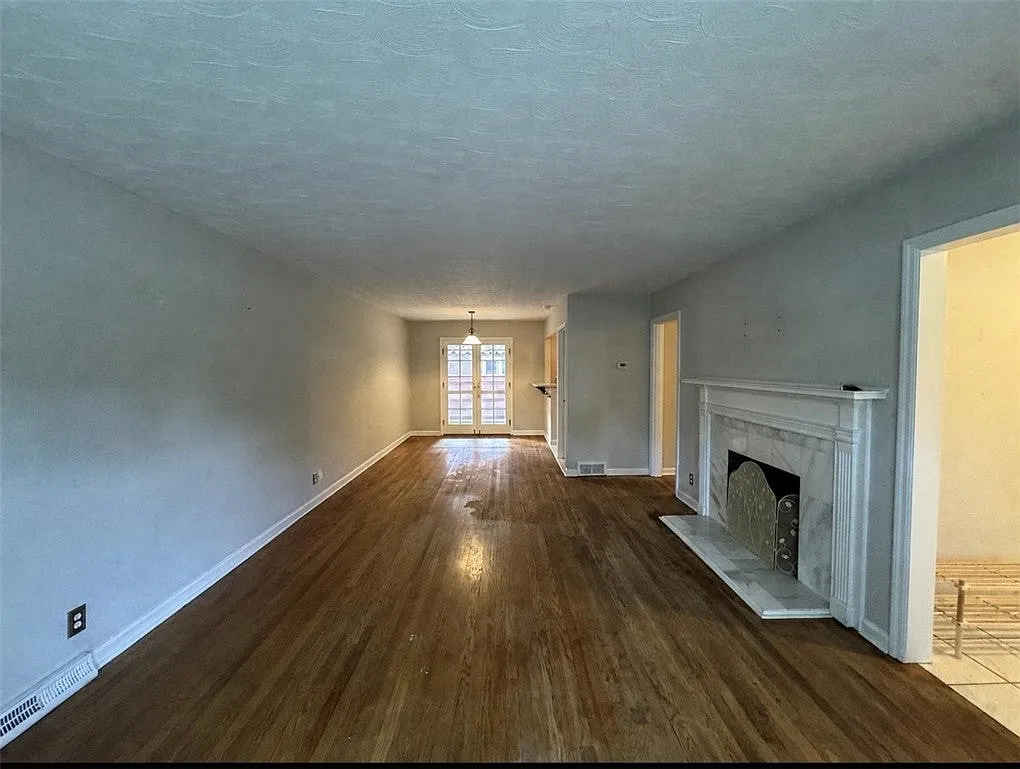 3 bed, 2.5 bath, 1400 sqft, $2,000 — Photo 2