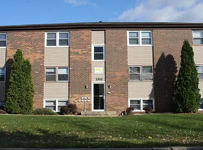 1502 Northbrook Dr — Photo 1
