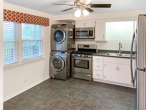 3rd image of 6534 N Northwest Hwy APT 3E