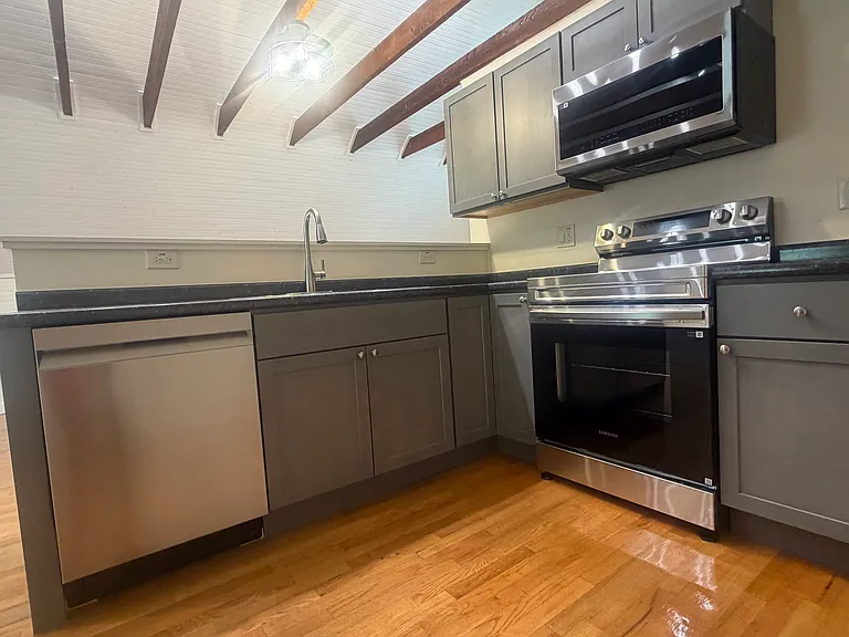 138 Main St #5 — Photo 6