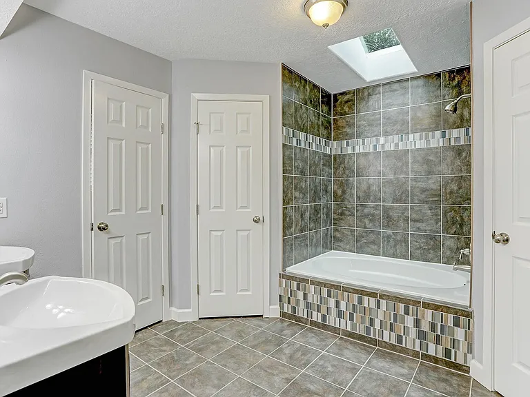 1211 Diablo Dr — Photo 12