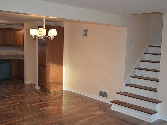 5th image of 141 Kelvin Dr