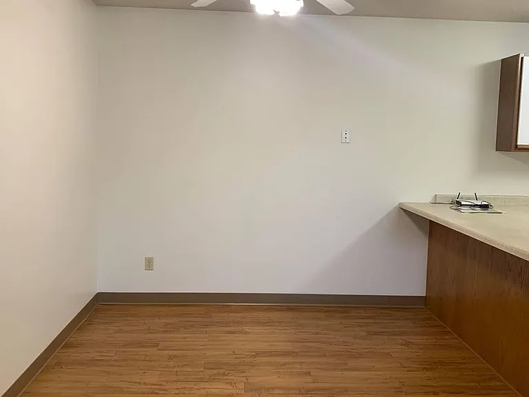 Dakota E & W Apartments — Photo 49