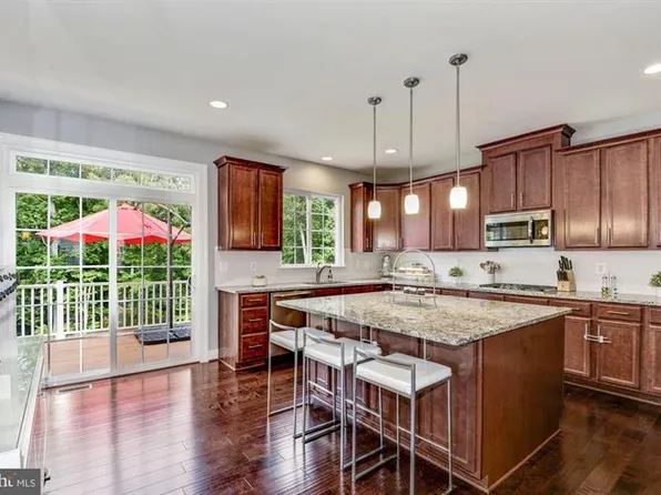 16612 Danridge Manor Dr, Woodbridge, VA 22191