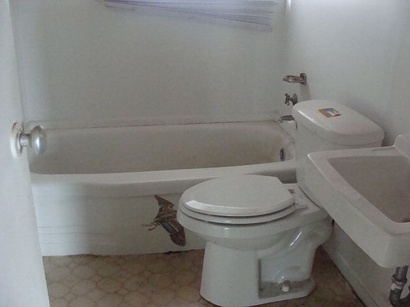 5th image of 2805 W 6th St