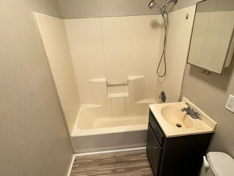 500 SW 10th Ave #8 — Photo 5