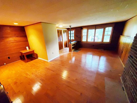 3rd image of 12390 Angling Rd