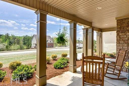 3rd image of 290 Yellowwood Dr