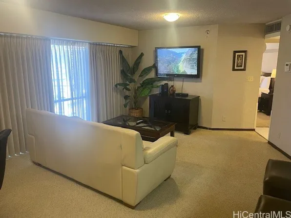 1088 Bishop St APT 2203, Honolulu, HI 96813