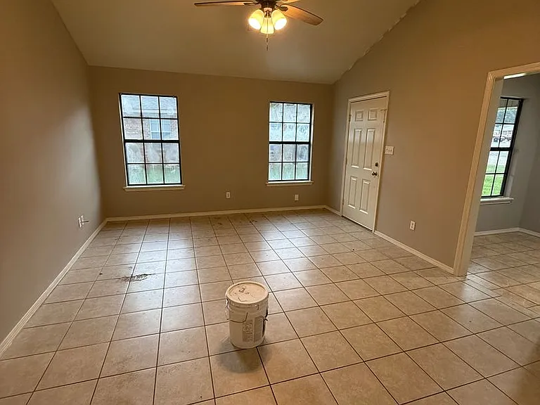 1807 Wilder Lane — Photo 7