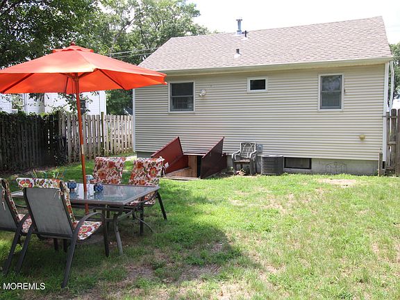3rd image of 21 Coolidge Drive