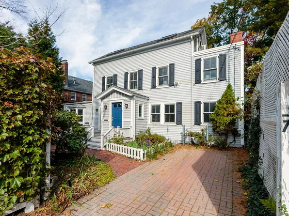 7 Camden Pl, Cambridge, MA 02138