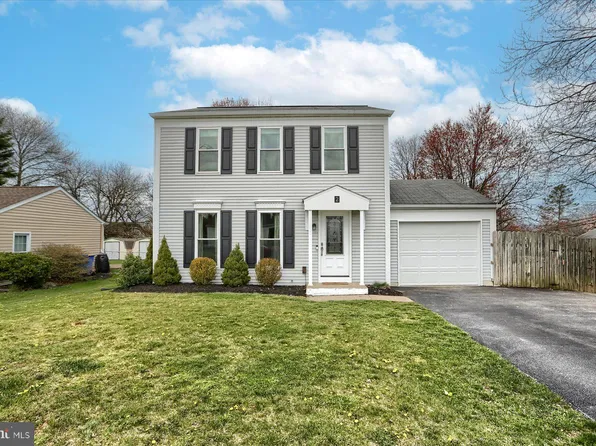 2 Bayberry Dr, Mechanicsburg, PA 17050