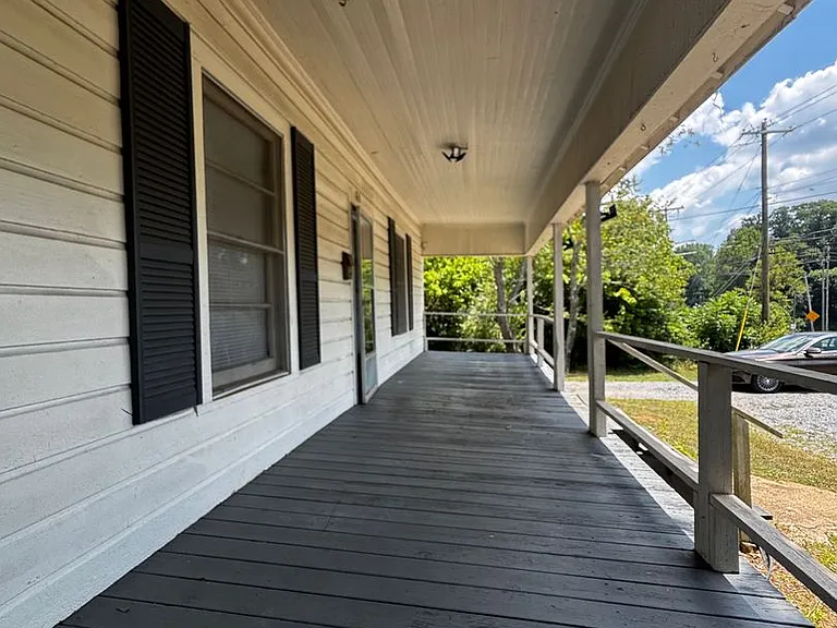 833 Kings Rd — Photo 7