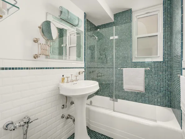 63 East 9th Street 4U image 8 of 8
