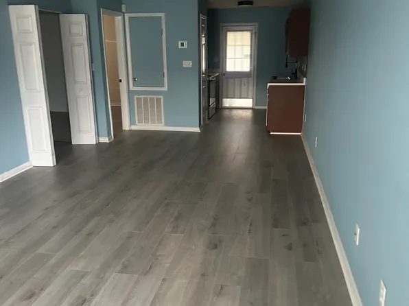 1112 Trinity St APT 812, Thomasville, NC 27360