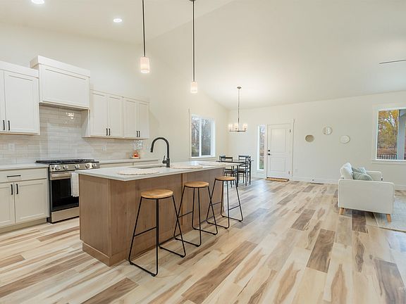 3rd image of 502 Farm Creek Ave