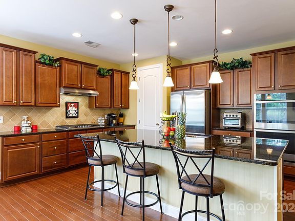 2nd image of 368 Monteray Oaks Cir