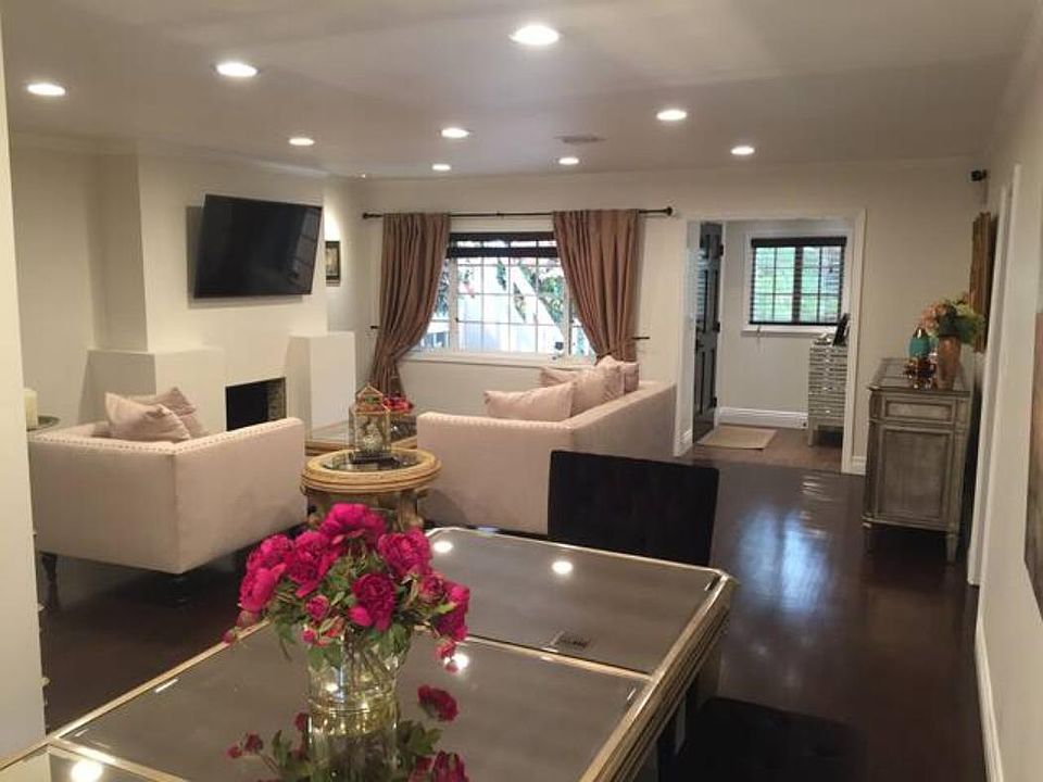 1st image of 21441 Providencia St