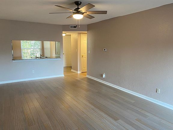 4th image of 304 Glen Frst #304