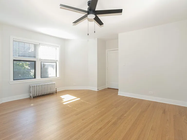2613 W Berwyn Ave — Photo 14