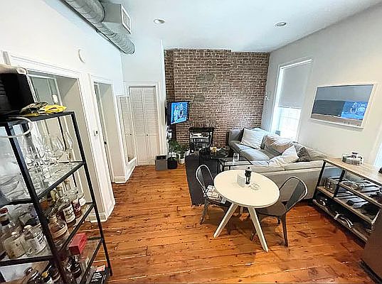 1st image of 194 Bedford Ave APT 2