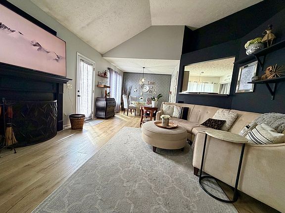 3rd image of 1641 Aaronwood Dr