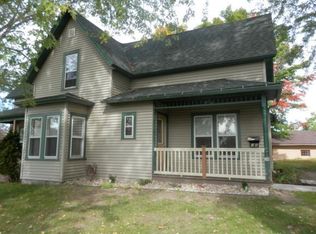 38 W 2nd St, Clintonville, WI 54929