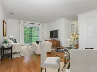 300 Woodcrest Ln APT 303, Mount Kisco, NY 10549