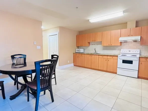 2139 W 22nd Ave #2, Vancouver, BC V6L 1L4