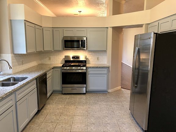 5th image of 11303 Crooked Pine Dr