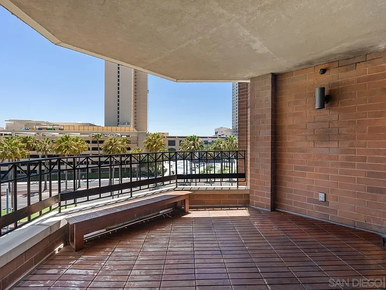500 W Harbor Dr #504 — Photo 16
